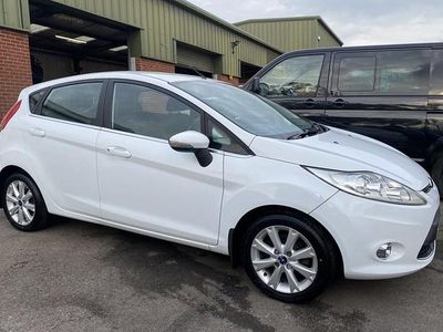 Used Ford Fiesta Zetec 82 HP (60 kW) 2010 White Hatchback