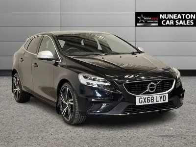 Gebraucht Volvo V40 R-Design Pro 152 PS (111 kW) 2018 Schwarz Kleinwagen