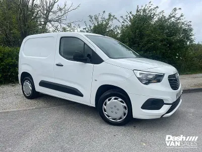 Used Vauxhall Combo Sportive 100 HP (73 kW) 2019 White MPV