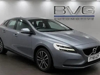 Usado Volvo V40 Momentum 122 CV (89 kW) 2018 Gris Utilitario