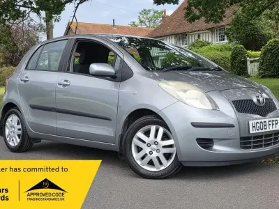 Used Toyota Yaris 85 HP (62 kW) 2008 Silver Hatchback