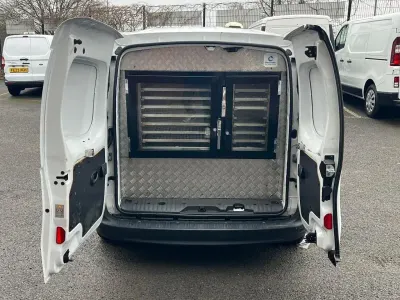 Usado Renault Kangoo Business 44 kW (60 CV) 2021 Blanco Monovolumen