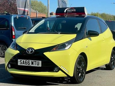 Usado Toyota Aygo X-cite 69 HP (50 kW) 2016 Amarelo Citadino