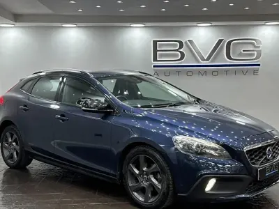 Used Volvo V40 114 HP (83 kW) 2014 Blue Hatchback