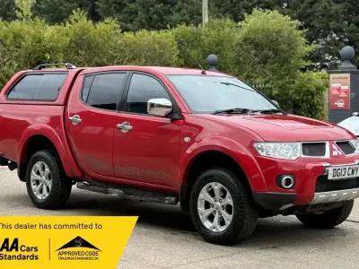 Käytetty Mitsubishi L200 176 HP (129 kW) 2013 Punainen Nouto