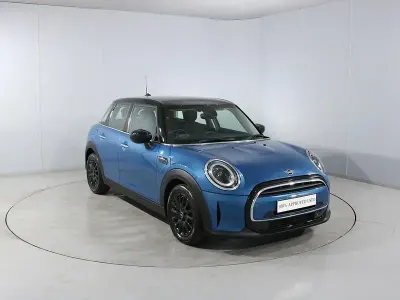Second-hand Mini Cooper Classic 134 CP (98 kW) 2023 Albastru Hatchback