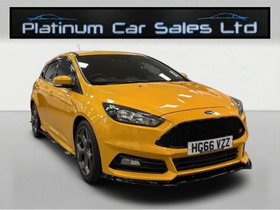 Used Ford Focus ST 185 HP (136 kW) 2017 Yellow Hatchback