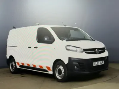 Usado Vauxhall Vivaro Edition 2019 Branco Monovolume
