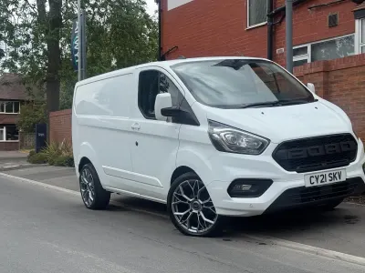 Used Ford Transit Custom Limited 130 HP (95 kW) 2021 White Van