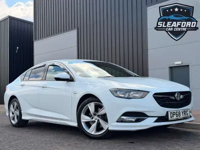 Second-hand Vauxhall Insignia SRi 170 CP (125 kW) 2019 Alb Hatchback