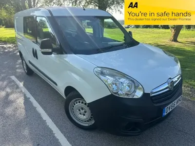 Used Vauxhall Combo S 105 HP (77 kW) 2017 White MPV