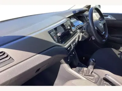 Used VW Polo SE 65 HP (47 kW) 2019 Pure white Hatchback