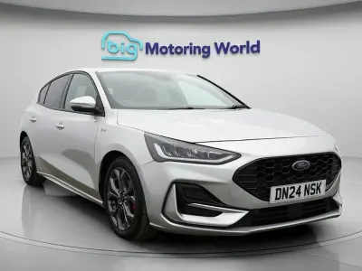 Używany Ford Focus ST-Line 125 KM (91 kW) 2024 Srebrny Hatchback
