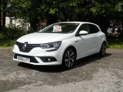 Used Renault Mégane Dynamique 110 HP (80 kW) 2016 White Hatchback