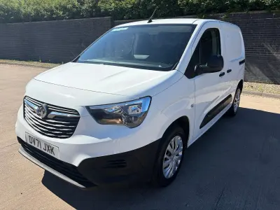 Used Vauxhall Combo 100 HP (73 kW) 2021 White MPV