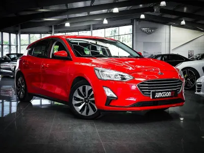 Used Ford Focus Zetec 100 HP (73 kW) 2019 Red Hatchback