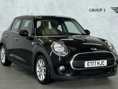 Begagnad Mini ONE Hatch 102 HK (75 kW) 2017 Svart Halvkombi