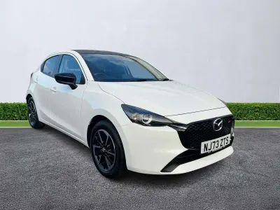 Używany Mazda 2 Homura-Aka 116 KM (85 kW) 2023 Biały Hatchback