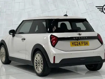 Used Mini Cooper Hatch 154 HP (113 kW) 2024 White Hatchback