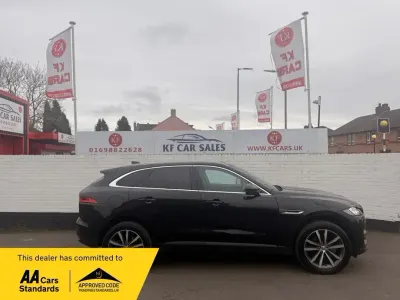 Usado Jaguar F-Pace Prestige 180 HP (132 kW) 2017 Preto SUV