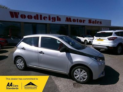 Begagnad Toyota Aygo 69 HK (50 kW) 2017 Silver Halvkombi