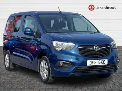 Second-hand Vauxhall Combo S 100 CP (73 kW) 2021 Albastru Monovolum