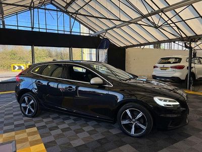 Used Volvo V40 R-Design 120 HP (88 kW) 2017 Black Hatchback