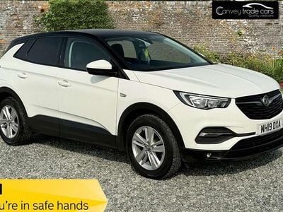 Used Vauxhall Grandland X S 130 HP (95 kW) 2019 White SUV