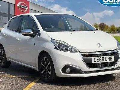 Used Peugeot 208 82 HP (60 kW) 2018 White Hatchback