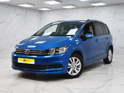 Usado VW Touran SE 150 HP (110 kW) 2019 Azul Monovolume