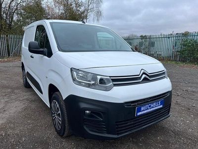 Używany Citroën Berlingo 75 KM (55 kW) 2021 Biały Minivan
