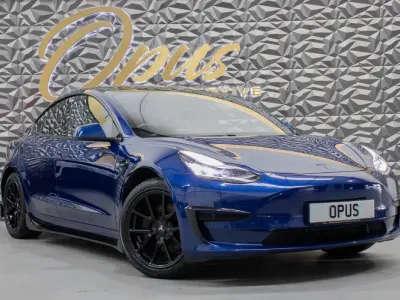 Używany Tesla Model 3 Standard Range Plus 177 kW (241 KM) 2020 Niebieski Sedan/Limuzyna