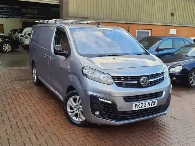 Usado Vauxhall Vivaro Elite 150 HP (110 kW) 2022 Cinzento Monovolume