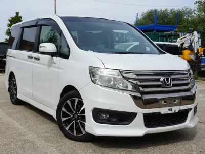 Używany Honda Stepwgn Cool 2013 Biały Minivan