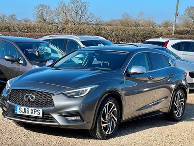 Used Infiniti Q30 Premium 2016 Grey metallic Hatchback