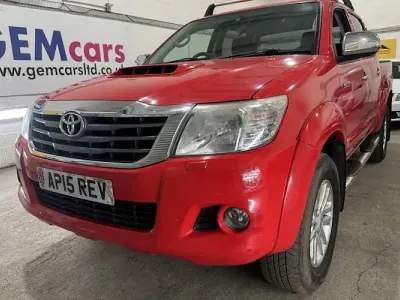 Used Toyota HiLux 171 HP (125 kW) 2015 Red Pickup