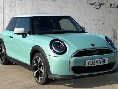 Begagnad Mini Cooper Exclusive 156 HK (114 kW) 2024 Grön Halvkombi