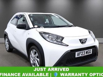 Używany Toyota Aygo X PURE 72 KM (52 kW) 2023 Biały SUV