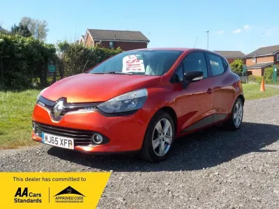Used Renault Clio Play 90 HP (66 kW) 2015 Red Hatchback