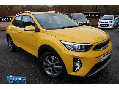 Usado Kia Stonic 100 CV (73 kW) 2022 Amarillo SUV