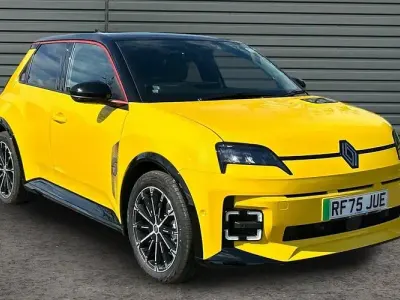Used Renault 5 E-Tech Iconic 89 kW (122 HP) 2025 Hatchback