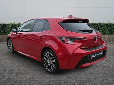 Used Toyota Corolla Design 122 HP (89 kW) 2019 Red Hatchback
