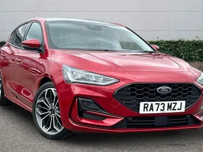 Begagnad Ford Focus ST-Line X 155 HK (114 kW) 2024 Röd Halvkombi