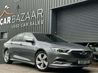 Begagnad Vauxhall Insignia SRi 165 HK (121 kW) 2019 Grå Halvkombi
