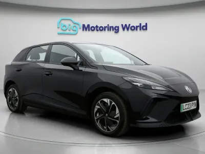 Usado MG MG4 EV SE 319 kW (435 CV) 2023 Negro Utilitario