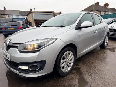 Used Renault Mégane III Dynamique 110 HP (80 kW) 2014 Silver Hatchback