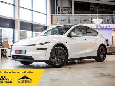Used Tesla Model Y Long Range RWD 286 kW (389 HP) 2025 White SUV