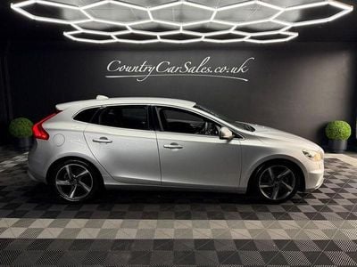 Used Volvo V40 R-Design 122 HP (89 kW) 2015 Silver Hatchback