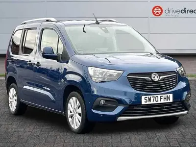 Usado Vauxhall Combo Elite 130 HP (95 kW) 2020 Azul Monovolume
