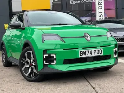 Used Renault 5 E-Tech Techno 110 kW (150 HP) 2025 Green Hatchback